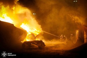 Zelenskiy ABD ile Görüşmeleri 'Olumlu' Buldu, Rusya'nın Ateşkes Teklifine Yanıtı Hava Saldırıları Oldu