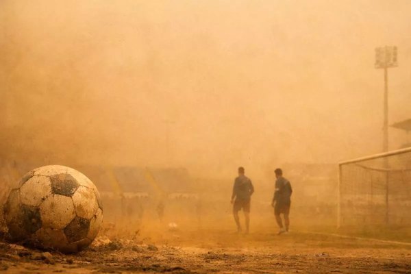 Toz bulutu nedeniyle Cumartesi maçları ertelendi; Süper Lig derbileri için karar bekleniyor