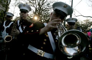 Louisiana'da Alkollü Sürücü Aracını Kalabalığın Arasına Sürdü: 15 Yaralı