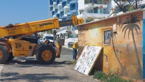 Protaras sahilindeki kaçak yapılar yıkıldı