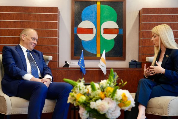 Meclis Başkanı Demetriou, Görev Süresi Dolan Romanya Büyükelçisi'ni Kabul Etti