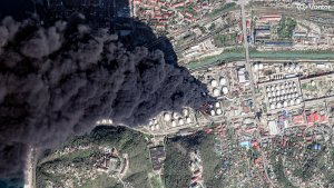 Ukrayna Rusya'nın Rafinerilerini, Kırım'daki Petrol Deposunu ve Baltık Limanını Vurdu