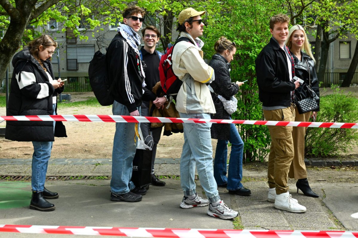 Macaristan'da rekor katılımlı seçim: Orbán'ın 16 yıllık iktidarı sona erebilir