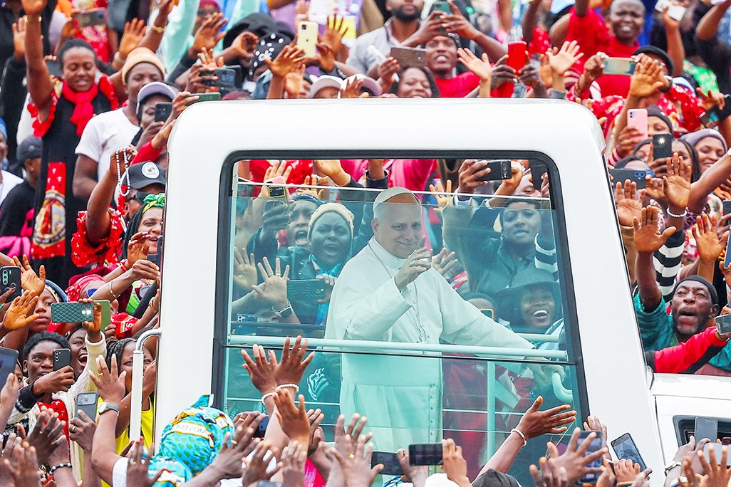 Yeni Papa Leo, dünya sahnesinde güçlü bir ses olarak yükseliyor
