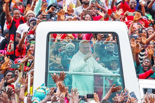 Yeni Papa Leo, dünya sahnesinde güçlü bir ses olarak yükseliyor