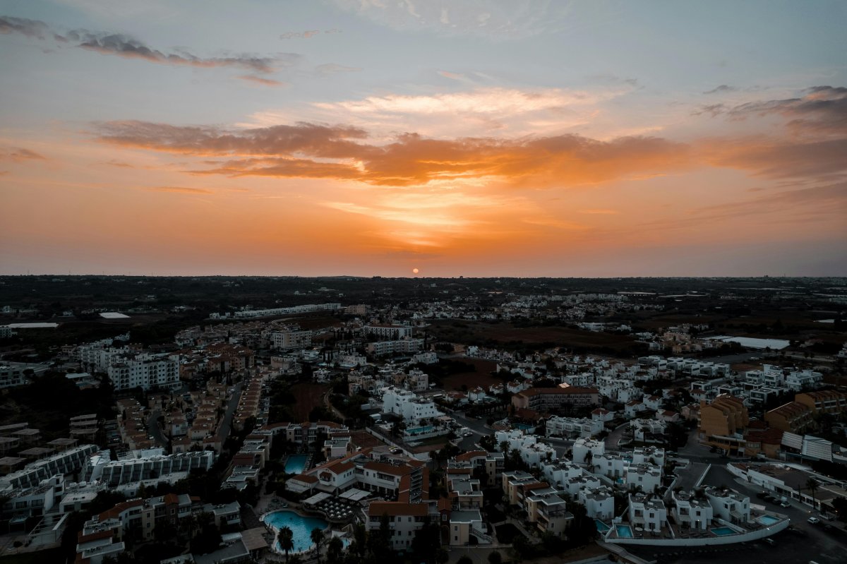 Kıbrıs Ekonomi Gündemi: Bütçe Fazlası, Denizcilik, Turizm, Borç ve Yatırım Gelişmeleri