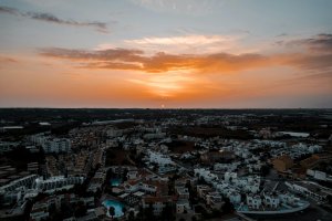 Kıbrıs Ekonomi Gündemi: Bütçe Fazlası, Denizcilik, Turizm, Borç ve Yatırım Gelişmeleri