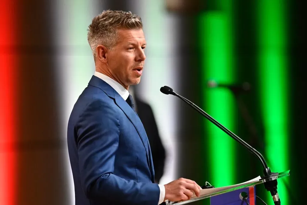 Macaristan'da seçimi kazanan Magyar yolsuzlukla mücadele ve anayasa değişikliği sözü verdi