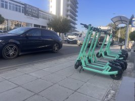 Güney Kıbrıs Meclisi elektrikli scooter yaş sınırını 17'ye yükseltti, yasaklama önerileri reddedildi