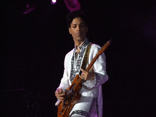 Tarihte Bugün: Müzisyen Prince 2016'da Hayatını Kaybetti