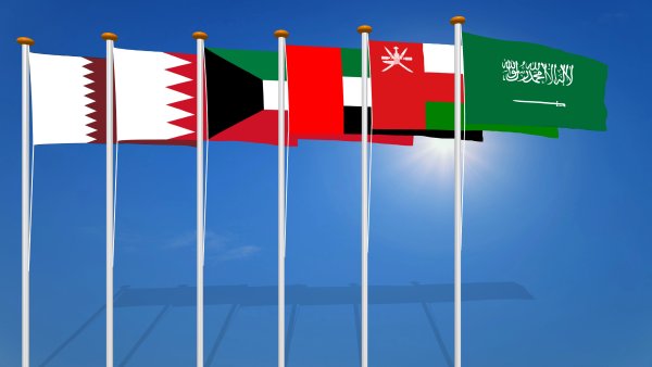 Körfez Liderleri İran Saldırılarına Yanıt İçin Suudi Arabistan'da Buluşuyor