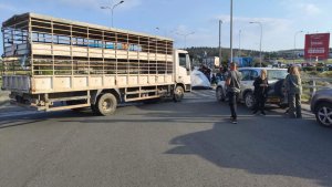 Rizoelia kavşağı, çiftçilerin saatlerce kaosa neden olan ablukasının ardından yeniden açıldı