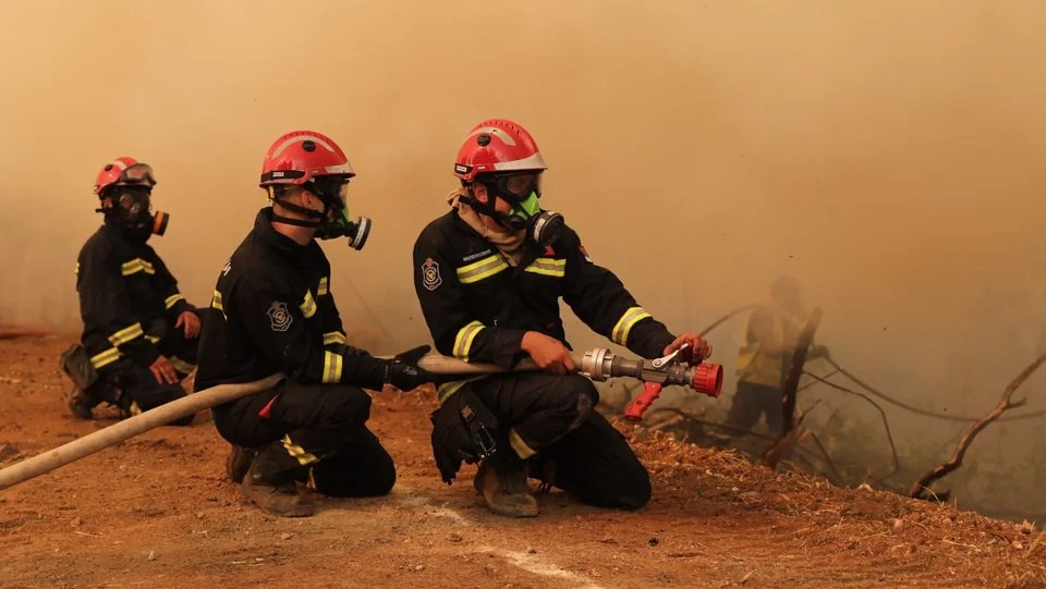 Görev Başındaki İtfaiyecilere Taş Atıldı: Sendikalar Harekete Geçilmesini İstiyor