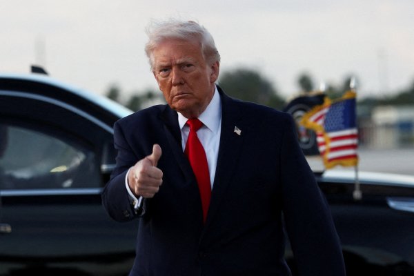 Trump, İran ile Barış Görüşmeleri Çıkmaza Girince Hürmüz Boğazı'nı Ablukaya Alacağını Açıkladı