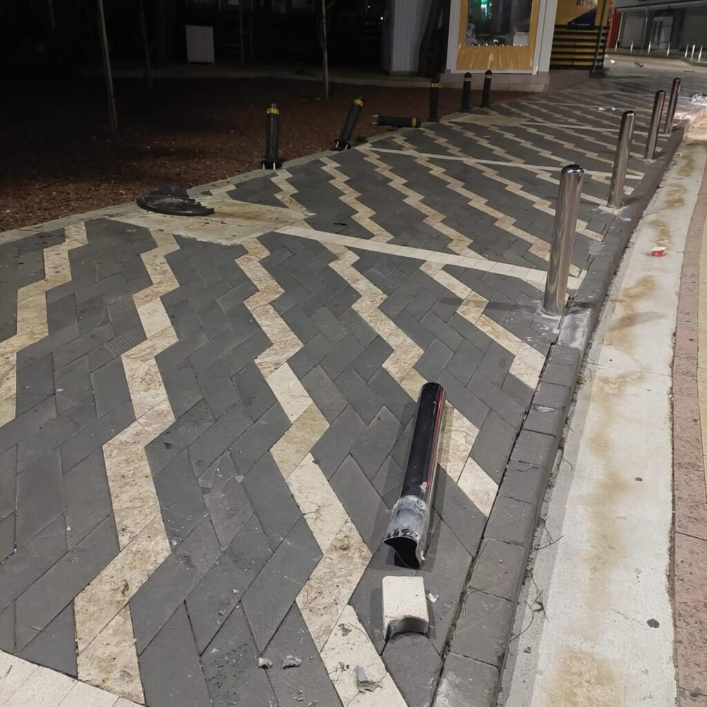 Protaras bariyer hasarı