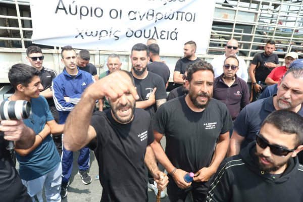 Çiftçiler Rizoelia kavşağını yeniden kapattı: Şap hastalığı protestoları şiddetleniyor