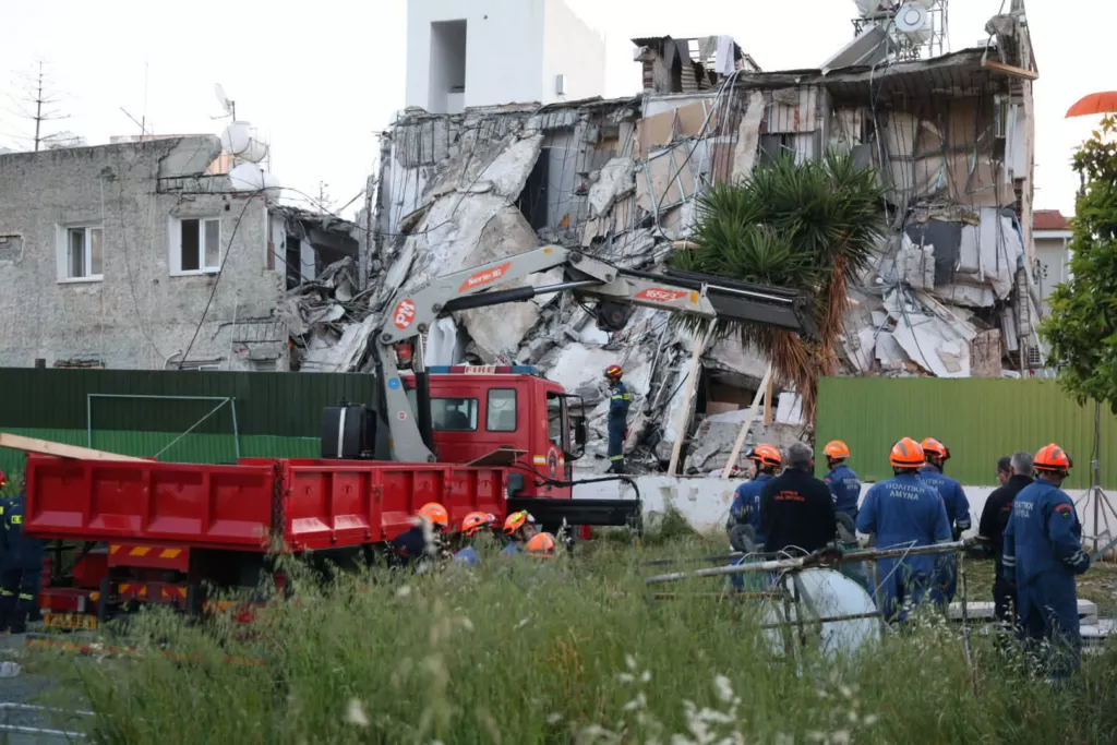 Germasogeia'da Apartman Çöktü: 2 Kişi Hayatını Kaybetti