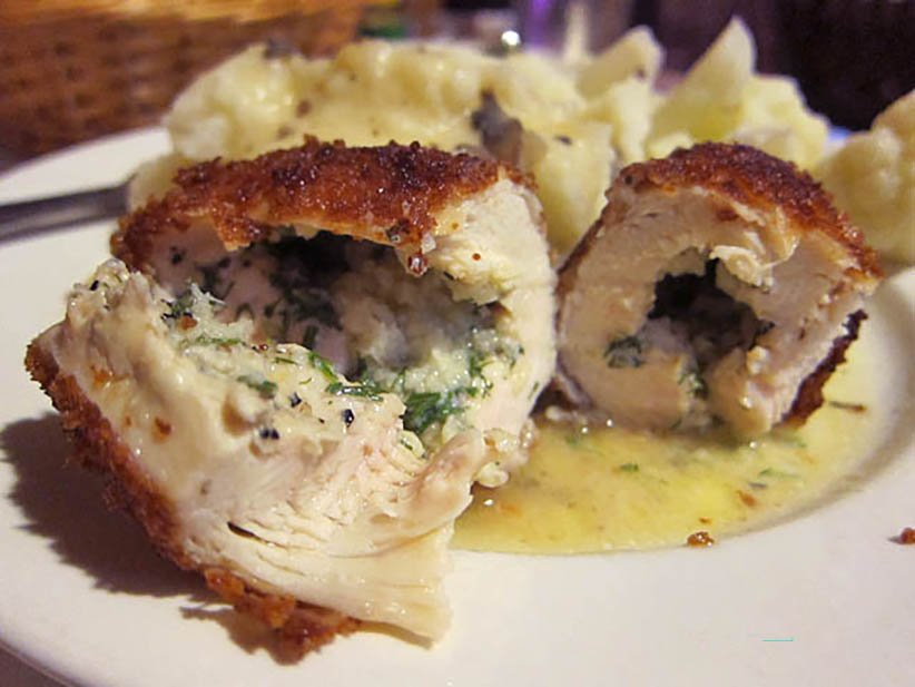 Chicken Kyiv: Gösterişli sofraların vazgeçilmez lezzeti