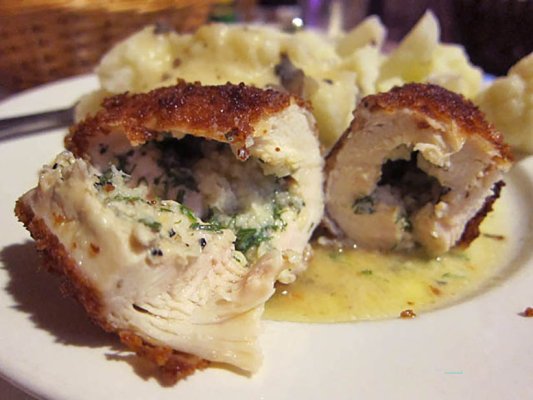 Chicken Kyiv: Gösterişli sofraların vazgeçilmez lezzeti