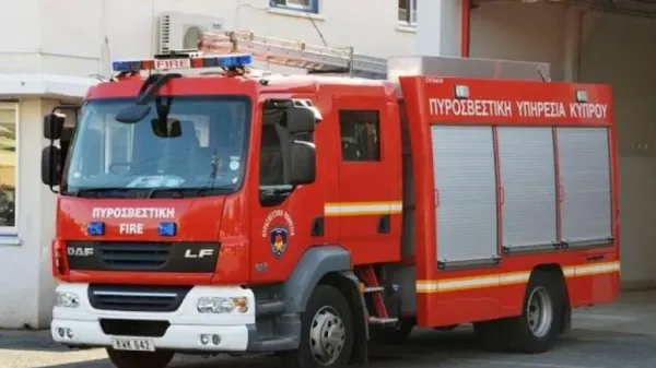 Baf'ta Otomobil 5 Metrelik Uçuruma Yuvarlandı: Sürücü Enkazdan Kurtarıldı