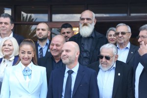 Elam adayı seçilirse 'tehdit oluşturan' partileri yasaklamayı önerecek