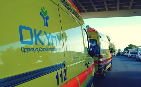 Limasol kavşağında otomobil takla attı, sürücü kurtarıldı