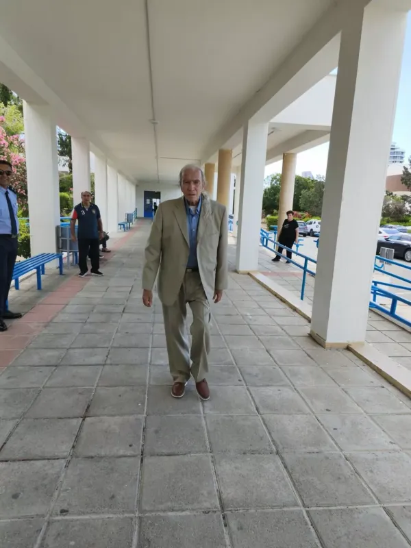 Limasol'da en yaşlı milletvekili adayı bağımsız olarak oy kullandı