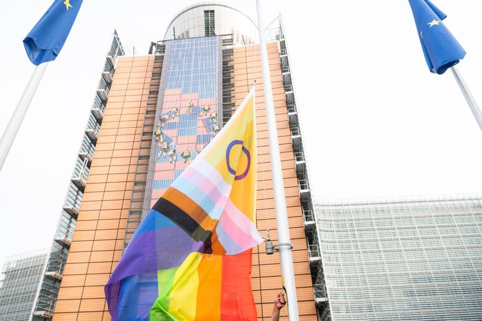 Elam Milletvekili, AB'nin LGBT Bayrağı Sergilemesini Sert Dille Eleştirdi