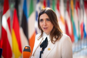 Raouna, hamile AP üyelerinin vekâletle oy kullanmasına olanak tanıyan anlaşmayı 'dönüm noktası' olarak niteledi