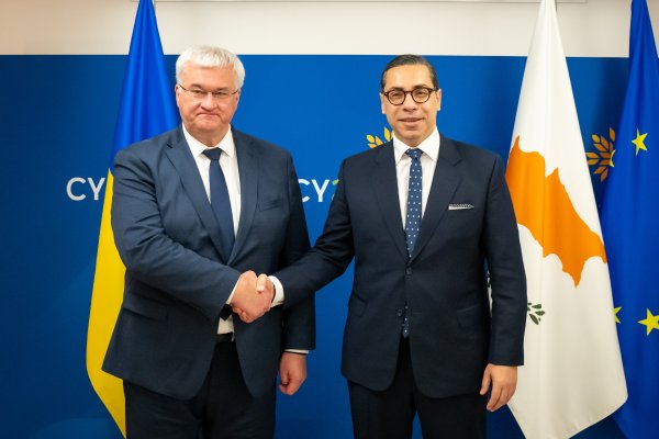 Kombos, Ukrayna'ya bağlılık sözü verdi