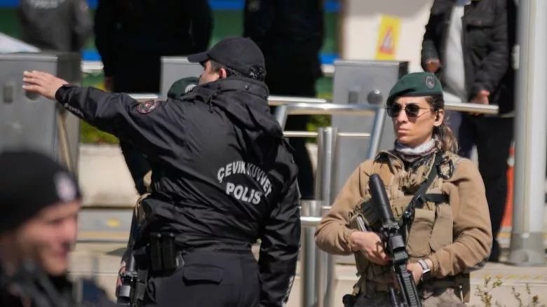 Güney Türkiye'de silahlı saldırı: 6 kişi öldü, saldırgan aranıyor