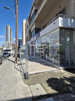 Limasol'da tehlikeli apartmandan beton parçaları düştü