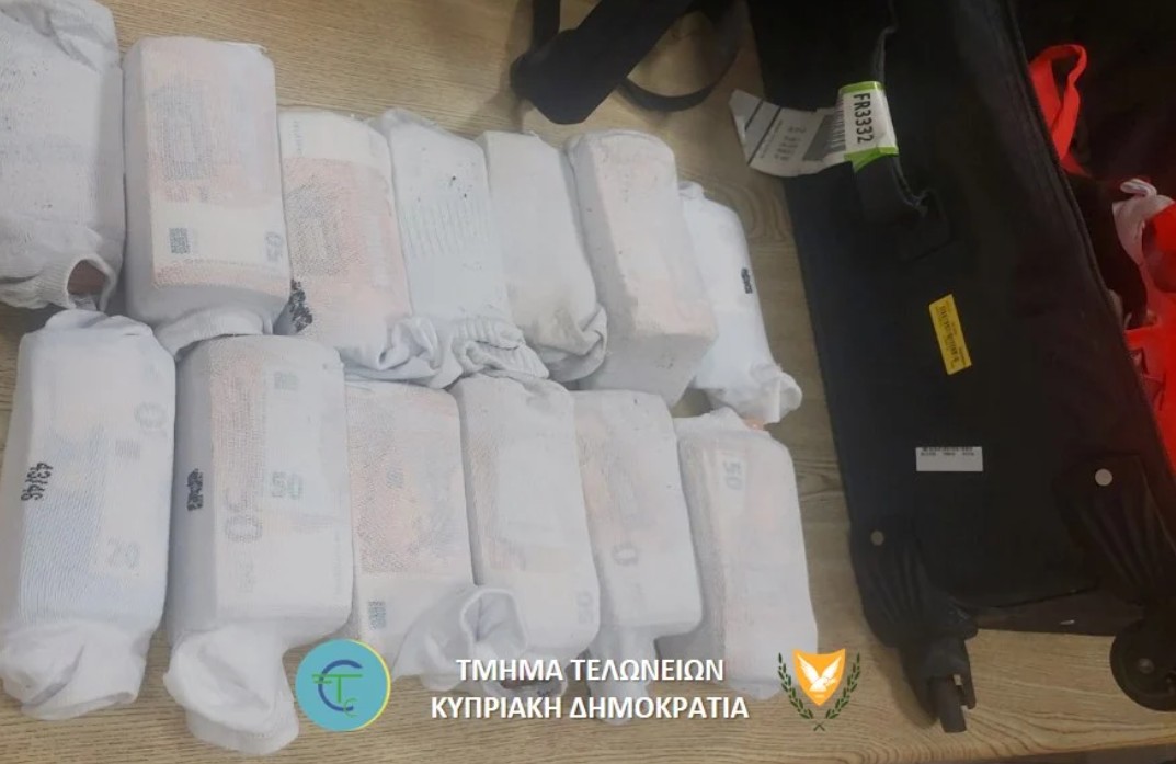 Baf Havalimanı'nda Çoraplara Gizlenmiş 200 Bin Euro Ele Geçirildi