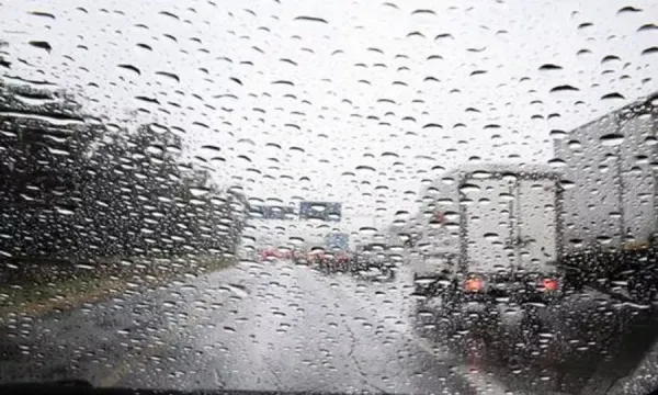 Strovolos'ta yol şiddetli yağış nedeniyle trafiğe kapatıldı