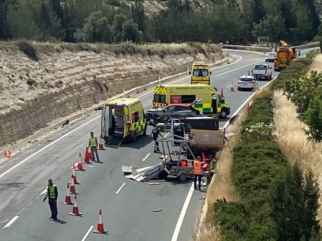 Paphos-Limassol otoyolunda işçiye araç çarptı: Hayati tehlikesi sürüyor