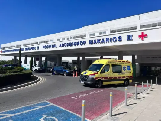 Makarios Hastanesi'nde Kanserli Çocuklar İnşaat Şantiyesinin Yanında Tedavi Görüyor