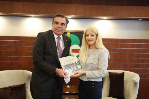Annita Demetriou ve Yunan Bakan Schinas, şap hastalığı salgınlarını görüştü