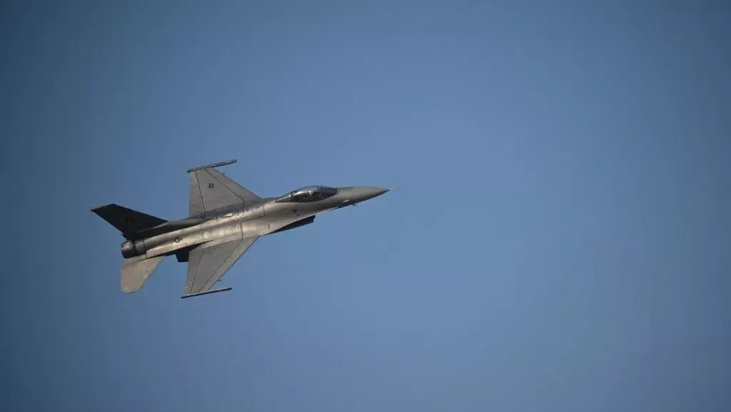 Yunanistan F-16'ları Kıbrıs'ta Kalıcı Rotasyonla Tutuyor
