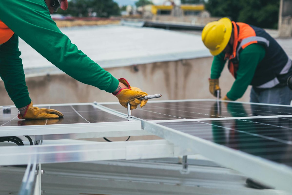 Güney Kıbrıs'ta kaçak yenilenebilir enerji tesislerine müdahale başlıyor