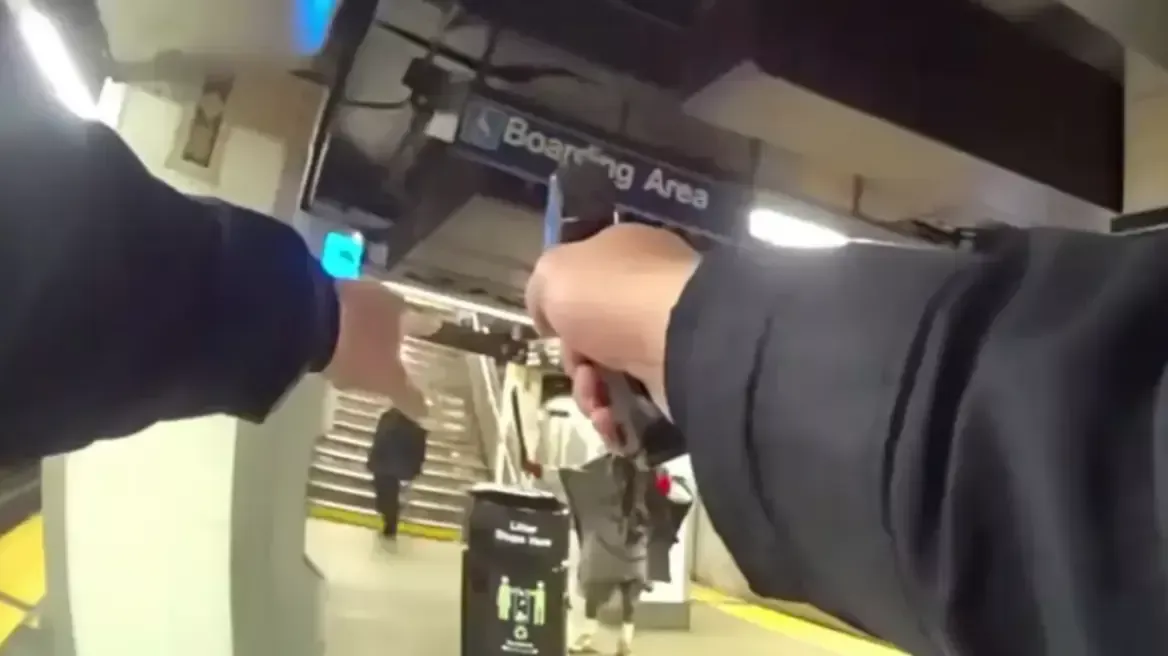 NYPD, Grand Central İstasyonundaki Ölümcül Polis Vuruşmasının Beden Kamerası Görüntülerini Yayınladı