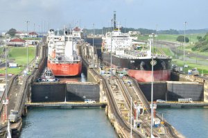 Tanker geçişleri yüzde 8 arttı, Panama Kanalı tam kapasiteye ulaştı