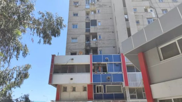 Larnaka'da Polis Baskını Sırasında Apartmandan Atlayan Adamın Ölümü Soruşturuluyor