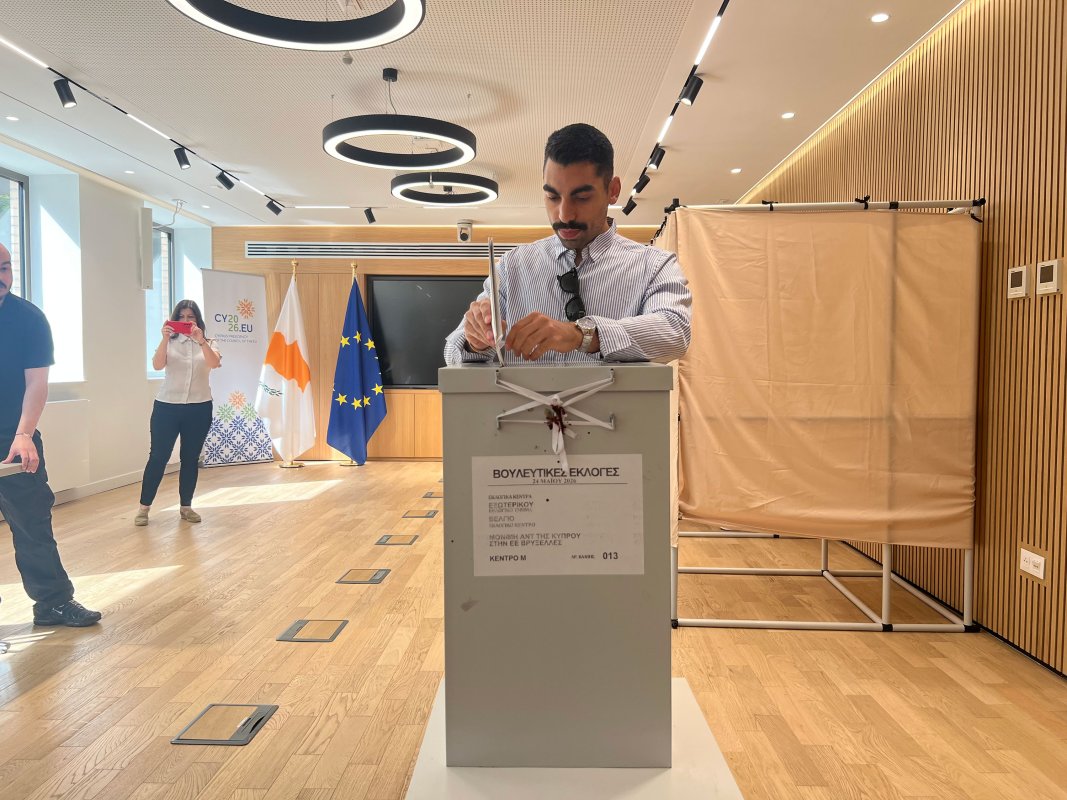 Güney Kıbrıs'ta seçimde katılım öğleye kadar yüzde 32,3'e ulaştı