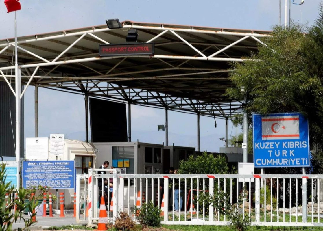 Lefkoşa sınır kapısında 1,9 milyon İsrail şekeli ile yakalanan sürücü parayı havalimanında beyan etmemiş