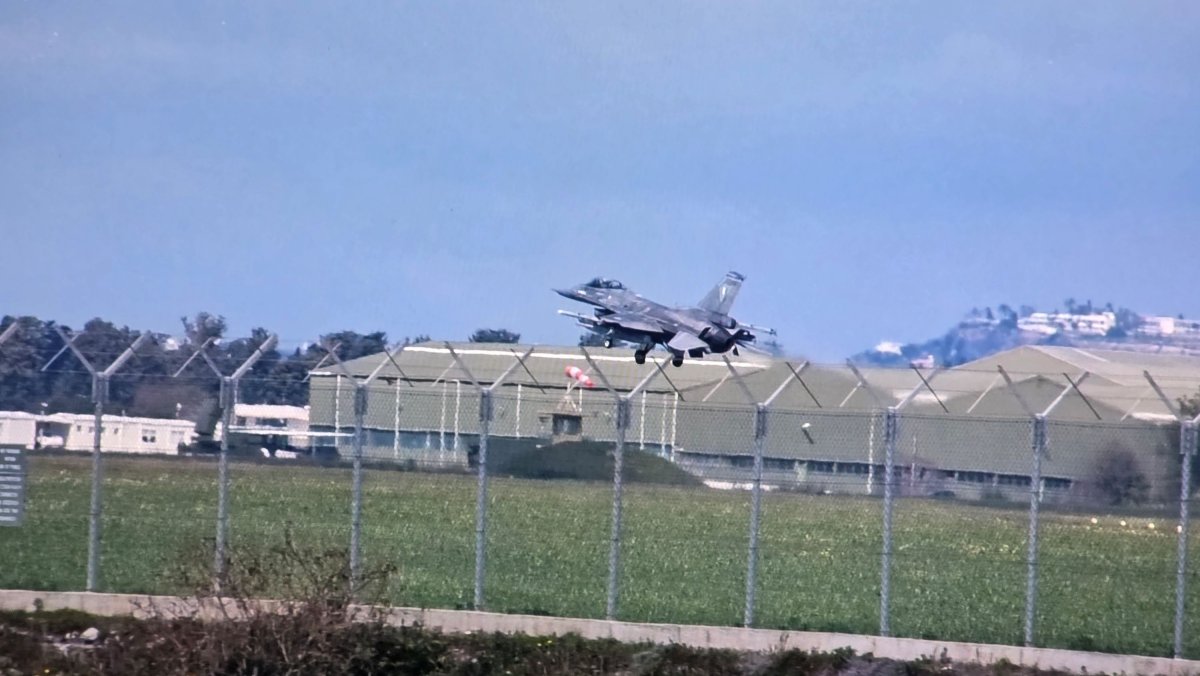 Yunan F-16'ları Kıbrıs'ta kalmaya devam edecek