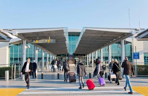 Hürmüz krizi yakıt arzını sıkıştırdı, Kıbrıs uçak biletleri fırladı