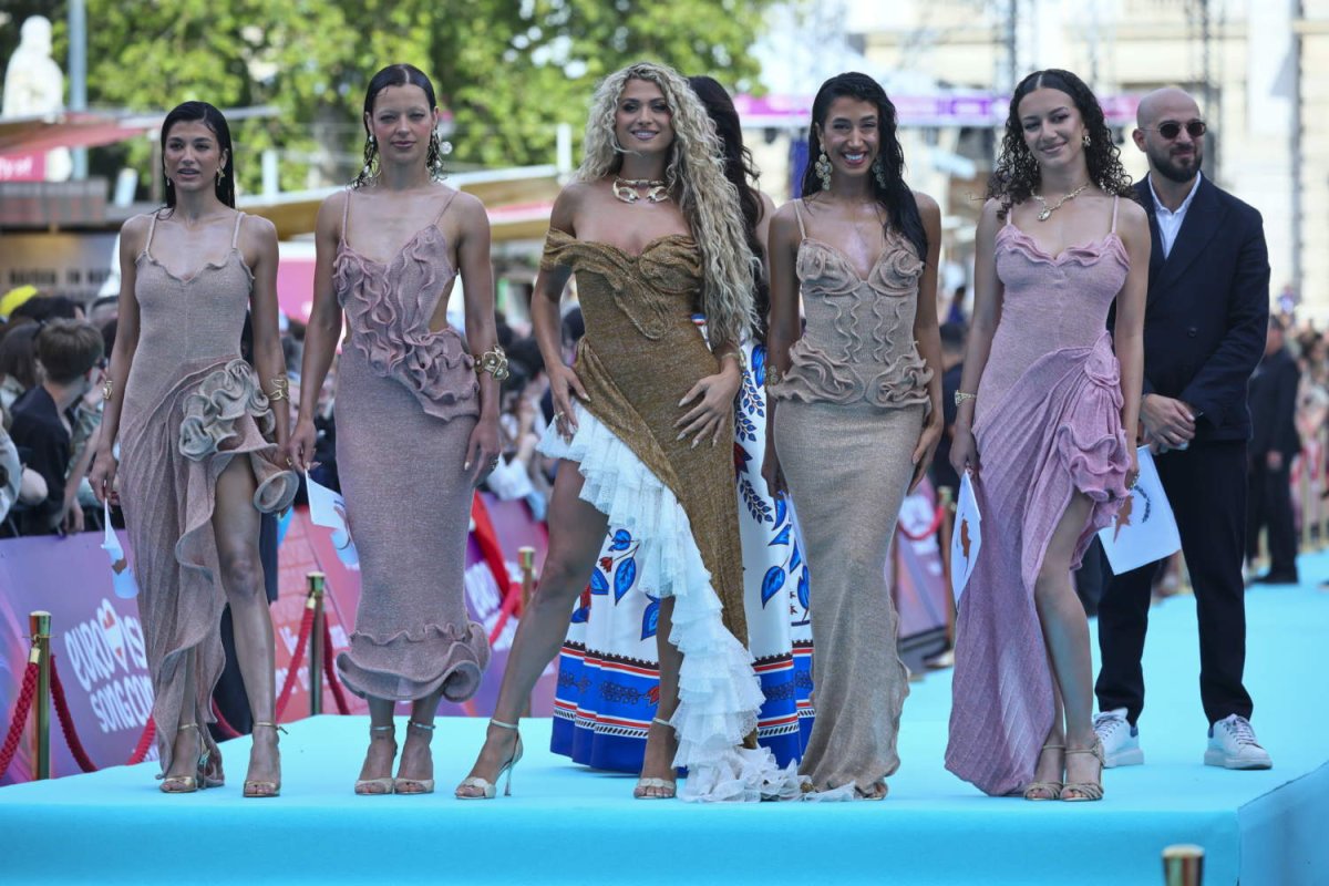 Antigoni ve dansçıları Viyana'daki Eurovision açılış törenine katıldı