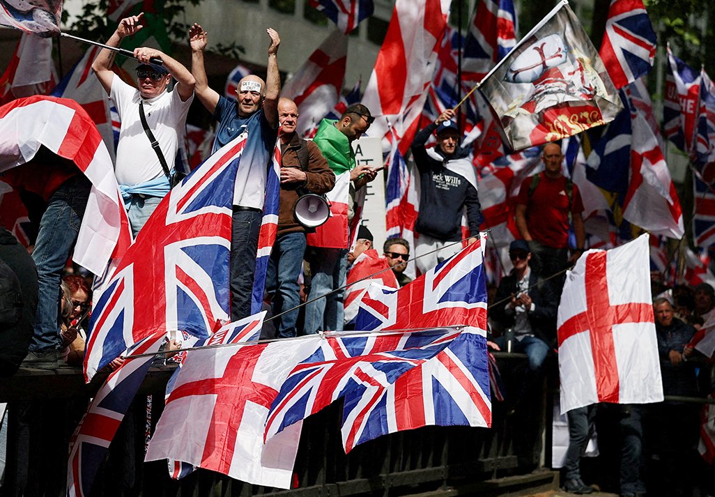 Londra'da On Binlerce Kişi Göç Karşıtı ve Filistin Yanlısı Protestolar İçin Yürüdü