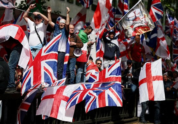 Londra'da On Binlerce Kişi Göç Karşıtı ve Filistin Yanlısı Protestolar İçin Yürüdü