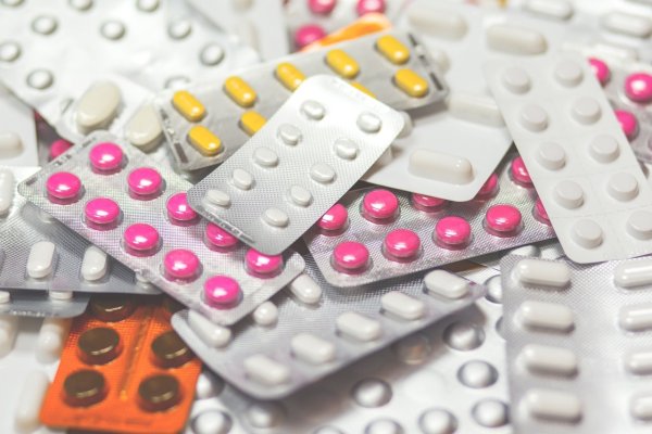 Kıbrıs'ta hastalar yeni ilaçlara erişim için 500 günden fazla bekliyor